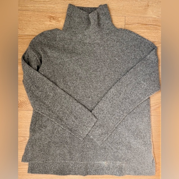 CALVIN KLEIN Gray Turtleneck Sweater - Picture 1 of 5